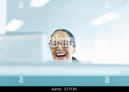 Laughing businesswoman in eyeglasses Banque D'Images