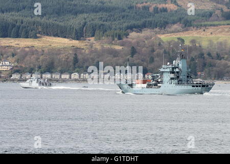 Le FGS Donau (A516) de la marine allemande, et KNM Otra M351 (Marine norvégienne), alors qu'ils partent pour l'exercice Joint Warrior 16-1. Banque D'Images