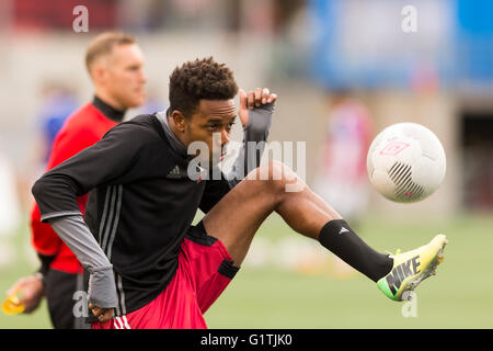 18 mai 2016 : Ottawa Fury FC avant Dennis Chin (15) pendant le préchauffage avant le championnat canadien Amway quart de finale entre le FC Edmonton et Ottawa Fury FC à la TD Place Stadium à Ottawa, ON, Canada Daniel Lea/CSM Banque D'Images