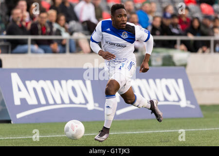 18 mai 2016 : FC Edmonton defender Eddie Edward (3) en action lors du championnat canadien Amway le quart de finale entre le FC Edmonton et Ottawa Fury FC à la TD Place Stadium à Ottawa, ON, Canada Daniel Lea/CSM Banque D'Images