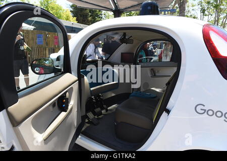 Mountain View, Californie, USA. 18 mai, 2016. Une voiture conduite par Google vu à la Google I/O Developer Conference à Mountain View, Californie, USA, 18 mai 2016. Photo : ANDREJ SOKOLOW/dpa/Alamy Live News Banque D'Images