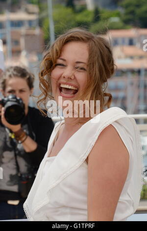 Cannes, France. Le 11 mai, 2016. CANNES, FRANCE - 19 MAI : Oona Airola assiste à l 'le plus beau jour dans la vie d'Olli Maki' photocall lors de la 69 e assemblée annuelle du Festival du Film de Cannes au Palais des Festivals le 19 mai 2016 à Cannes, France. © Frédéric Injimbert/ZUMA/Alamy Fil Live News Banque D'Images