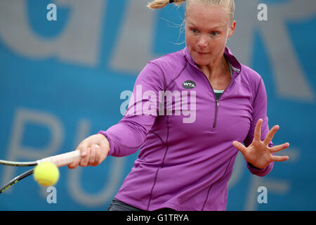 Nuremberg, Allemagne. 19 mai, 2016. Kiki Bertens des Pays-Bas en action contre Irina Falconi des USA dans un match quart de finale lors de la WTA Tennis Tournament à Nuremberg, Allemagne, 19 mai 2016. Falconi a dû renoncer en raison d'une blessure. Photo : DANIEL KARMANN/dpa/Alamy Live News Banque D'Images