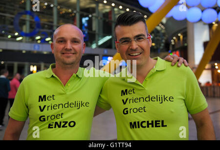 Londres, Royaume-Uni. 19 mai, 2016. PDC Betway Football Ligue 1 fléchettes. . Championnat Fléchettes fans déguisés arrivent à l'O2 pour la Premier League 2016 Betway jouer. Credit : Action Plus Sport Images/Alamy Live News Banque D'Images