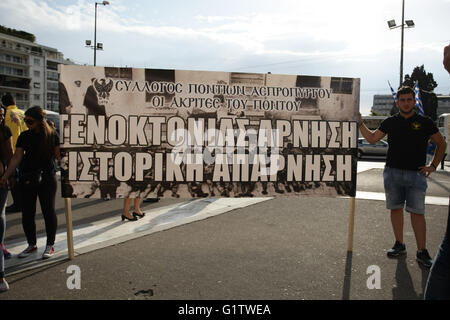 Athènes, Grèce. 19 mai, 2016. Grecs pontiques se sont réunis à la place Syntagma dans le cadre du Jour du souvenir des Grecs pontiques. © George/Panagakis Pacific Press/Alamy Live News Banque D'Images