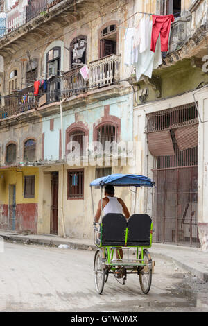 Vélo taxi traditionnel à La Havane, Cuba Banque D'Images