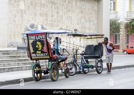 Vélo taxi traditionnel à La Havane, Cuba Banque D'Images