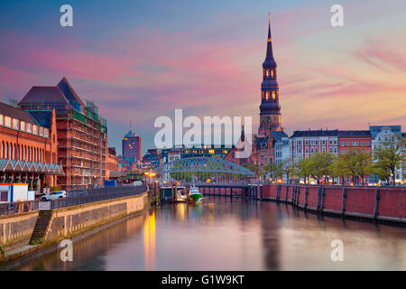 Hambourg. Image de Hambourg- au cours de Speicherstadt beau coucher du soleil. Banque D'Images