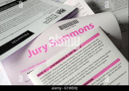 Lettre de convocation DU JURY POUR CONFIRMATION DE SERVICE DE JURY RE LES JURÉS DES TRIBUNAUX DE MAGISTRATS D'HM Prison Service TRIBUNAL TRIBUNAUX UK Banque D'Images