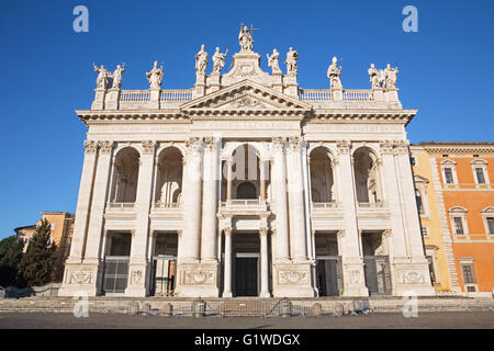 Rome - La façade de la basilique Saint-Jean de Latran (Basilica di San Giovanni in Laterano) Banque D'Images