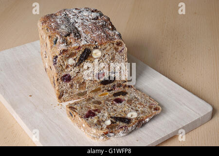 Pain aux noix et fruits Banque D'Images