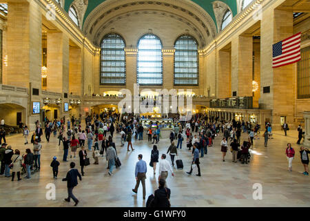 NEW YORK, USA - 18 MAI 2016 : Intérieur de la gare Grand Central à New York. Le terminal est la plus grande gare du monde b Banque D'Images