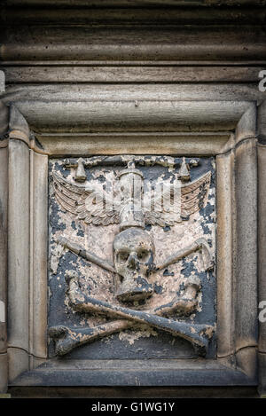 L'allégement du crâne en pierre sur la cathédrale de Glasgow en Ecosse. Banque D'Images