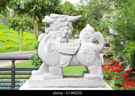 Lion statue chine jardin tuteur avant de placer en Chine les Banque D'Images