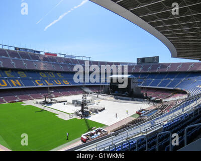 Le stade de football de Camp Nou à Barcelone Espagne avant un concert de rock par Bruce Spingsteen. Banque D'Images