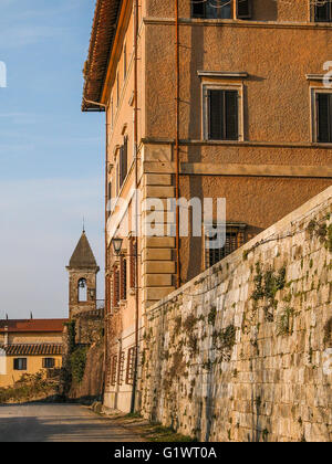 Château et église de Castello di Nipozzano Chianti Rufina dans le salon, Pontassieve (Toscane) Banque D'Images