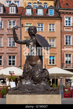 La sirène fontaine au centre de la Place du marché de la vieille ville de Varsovie, Pologne Banque D'Images