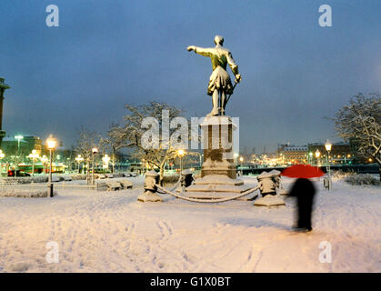 Statue de Charles XII pointant vers l'est en neige Banque D'Images