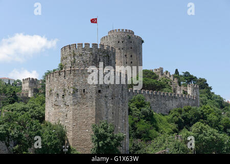 La forteresse Rumeli, Rumelian sur les rives du Bosphore, construit par le Sultan ottoman Mehmed II, Istanbul, Turquie Banque D'Images