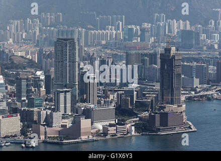 Gratte-ciel, de gratte-ciel dans Tsim Sha Tsui, la Tour de l'horloge et centre culturel de Hong Kong, Kowloon, vue du Pic, Pic Victoria Banque D'Images