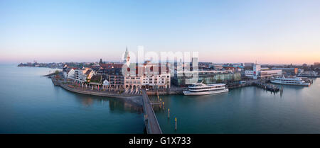 Vue depuis Moleturm à Friedrichshafen au lac de Constance, l'atmosphère du matin, le lac de Constance, district de Souabe, Bade-Wurtemberg Banque D'Images