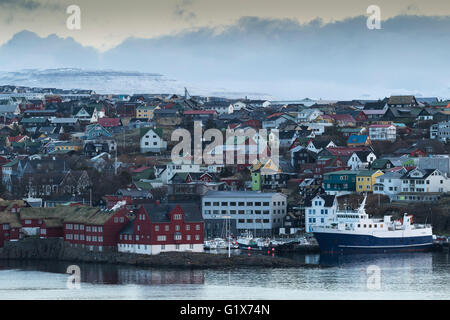 Vue sur le port et la ville, Torshavn, Streymoy, îles Féroé, Danemark Banque D'Images