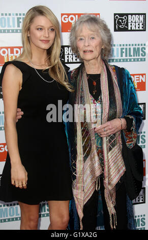 14 avril 2016 - Lily Travers et Virginia McKenna assistant à Golden Years UK Film Premiere à Odéon, Tottenham Court Road à Lon Banque D'Images