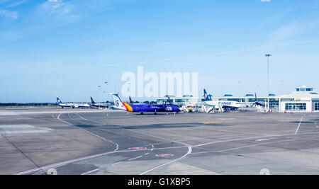 Dublin, Irlande - 01 Février 2015 : Les avions de ligne sont à leurs portes à l'aéroport de Dublin, Irlande Banque D'Images
