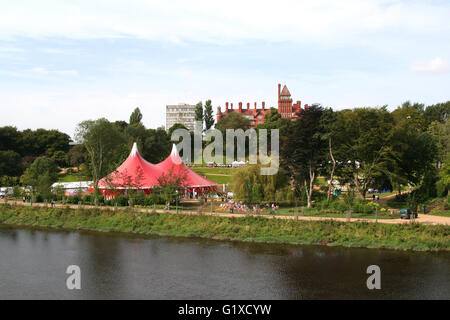 Le Grand Chapiteau Miller Park, sur les rives de la rivière Ribble à Preston, au cours de la Preston Guild célébrations de 2012. Banque D'Images