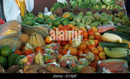 Marché tropical à Victoria sur l'île de Mahé Banque D'Images