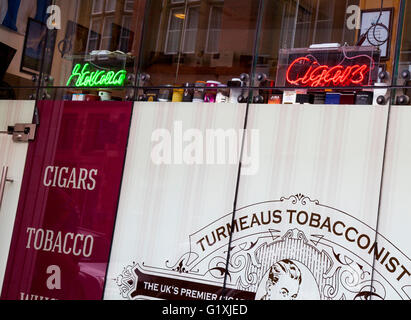 Cigares de La Havane, à la vente à Turmeause Tabac, Liverpool, Merseyside, Royaume-Uni Banque D'Images