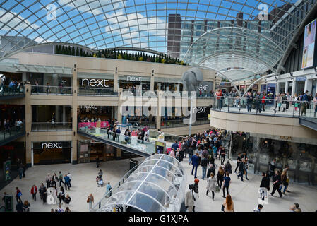 Trinity Leeds est la ville la plus récente et la plus grand centre commercial et de loisirs avec plus de 120 boutiques, cafés, bars, restaurants Banque D'Images