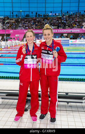 Centre aquatique, London, UK. 19 mai 2016. Les deux gagnants de médailles britanniques dans le 200m quatre nages Femmes finale. Hannah Miley (l) gagne le bronze en 2:11,84 et Siobhan-Marie O'Connor d'argent en 2:09.03 derrière le médaillé d'or à la Hongroise Katinka Hosszu LEN Championnats européens : Imageplotter Crédit News et Sports/Alamy Live News Banque D'Images