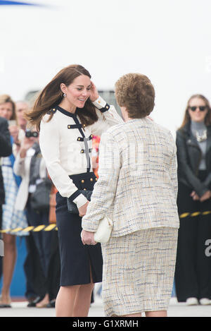 Portsmouth, Royaume-Uni. 20 mai 2016. La duchesse de Cambridge arrive au bar et le Landrover 1851 Trust. Credit : MeonStock/Alamy Live News Banque D'Images