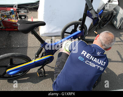 Berlin, Allemagne. 20 mai, 2016.Renault's 2-roues obtenir quelques photograhame AlamyLiveNews/attention. Banque D'Images