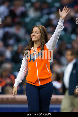 Detroit, Michigan, USA. 17 mai, 2016. Tiger Detroit Squad de l'énergie états effectue au cours de l'action jeu MLB entre les Twins du Minnesota et les Tigers de Detroit à Comerica Park à Detroit, Michigan. Les Tigres défait les jumeaux 7-2. John Mersits/CSM/Alamy Live News Banque D'Images