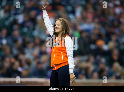 Detroit, Michigan, USA. 17 mai, 2016. Tiger Detroit Squad de l'énergie états effectue au cours de l'action jeu MLB entre les Twins du Minnesota et les Tigers de Detroit à Comerica Park à Detroit, Michigan. Les Tigres défait les jumeaux 7-2. John Mersits/CSM/Alamy Live News Banque D'Images