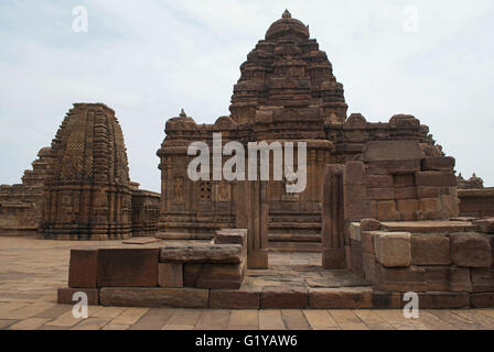 Mallikarjuna Temple, vue arrière, temple Pattadakal Pattadakal, complexes, Karnataka, Inde. Kasivisvesvara est considéré sur le temple le Banque D'Images