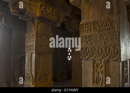 Des piliers sculptés, maha mandapa, Mallikarjuna Temple, Temple Pattadakal Pattadakal, complexes, Karnataka, Inde. Banque D'Images