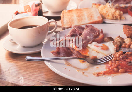 Un petit-déjeuner anglais traditionnel dans un café Banque D'Images