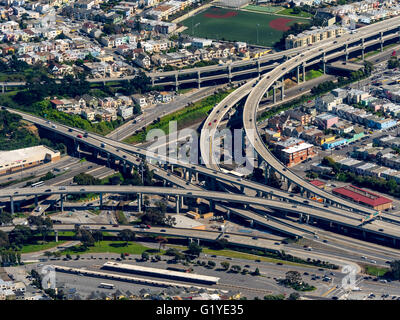 Vue aérienne, l'interchange Autoroute 101, Bayshore Freeway et Freeway 92, San Francisco, San Francisco, États-Unis, Californie Banque D'Images