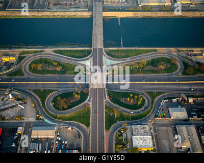 De l'autoroute Interstate 710 W Anaheim Street, cloverleaf intersection, Long Beach, Los Angeles County, Californie, USA Banque D'Images