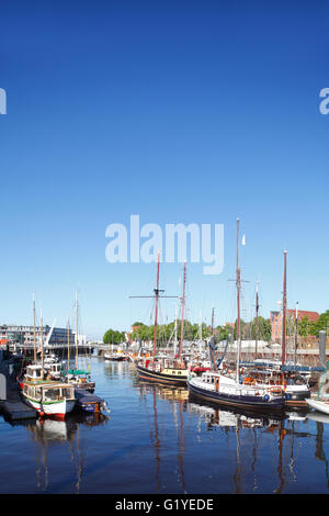 De vieux navires dans le port de Port musée Vegesack, Bremen-Vegesack, Brême, Allemagne Banque D'Images