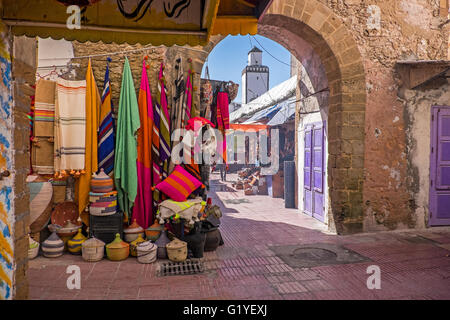 La ville fortifiée d'Essaouira sur la côte atlantique du Maroc est un quartier animé et coloré et port holiday resort Banque D'Images