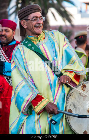 Musiciens dans le Gnawa music festival qui a lieu chaque année à Essaouira, Maroc Banque D'Images