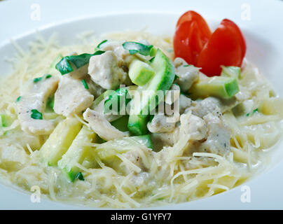 Fettucine au saumon . Pâtes classique italien Banque D'Images