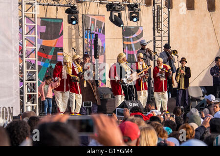 Gnawa traditionnel / musiciens Gnaoua festival à l'Essouiara au Maroc Banque D'Images