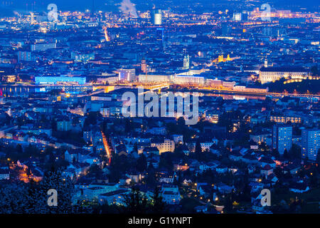 Panorama de nuit. de Linz Linz, Haute Autriche, Autriche. Banque D'Images