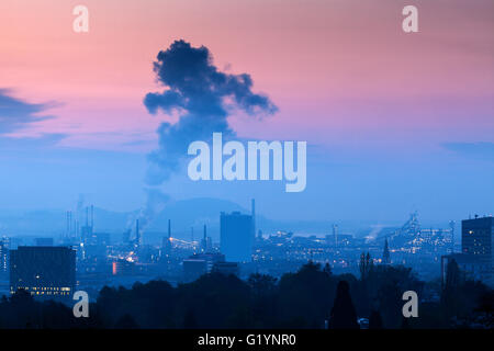 Linz industrielle au lever du soleil. Linz, Haute Autriche, Autriche. Banque D'Images