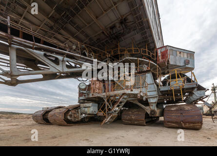 Excavatrice caterpillar de carrière et de la cabine. Plusieurs seaux d'équipement excavatrice carrière géante pour l'extraction de sable de l'quarr Banque D'Images